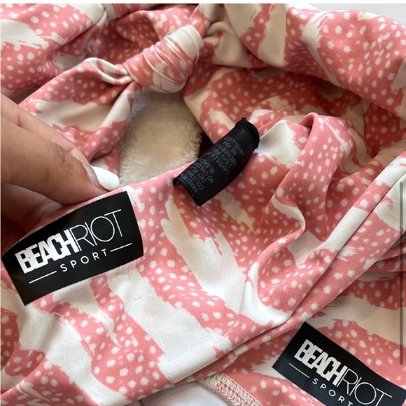 Beach Riot Pink Piper Leggings and Twist Sports Bra - Picture 2 of 3